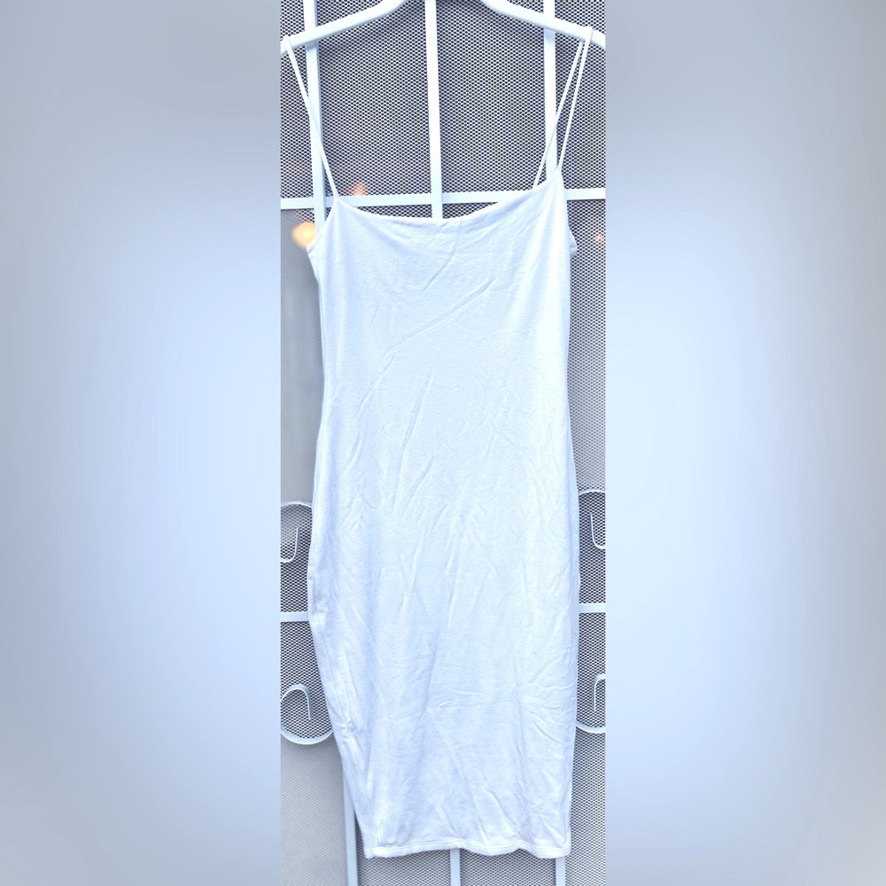 Naked Wardrobe Signature Fit Dress – White, Soft & Stretchy (M) - Picture 2 of 3